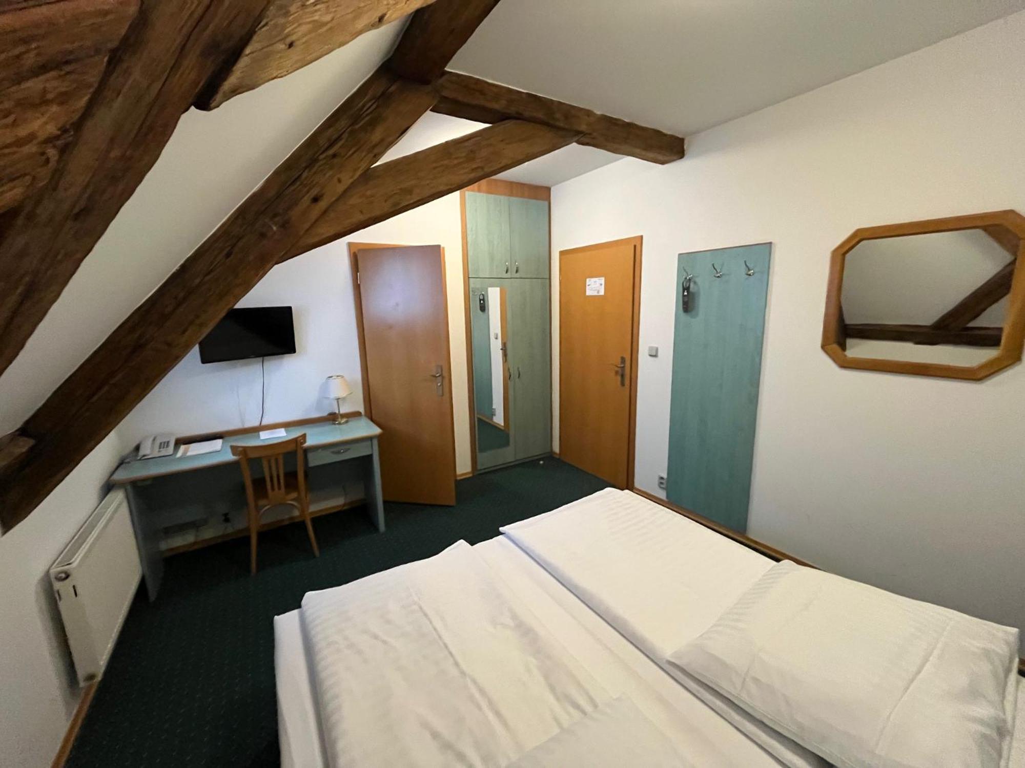 Adalbert Ecohotel براغ الغرفة الصورة